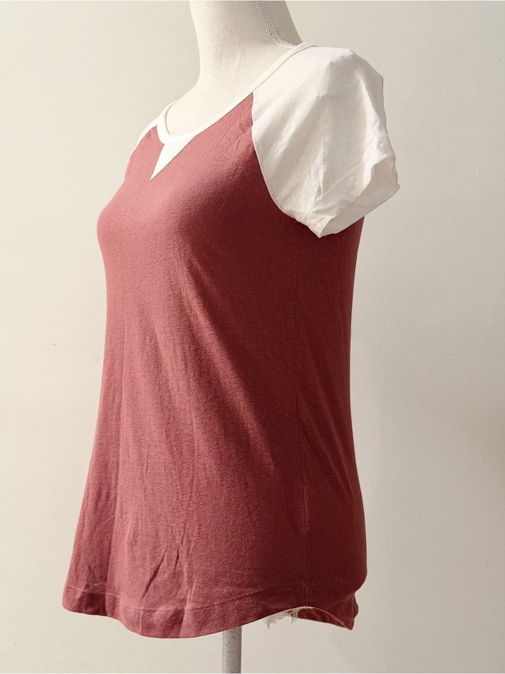 GAP Designed & Crafted Colorblock Raglan Tee | Rust & White | XS - Picture 7 of 12